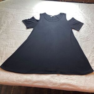 Acemi Black Cold Shoulder Swing Top